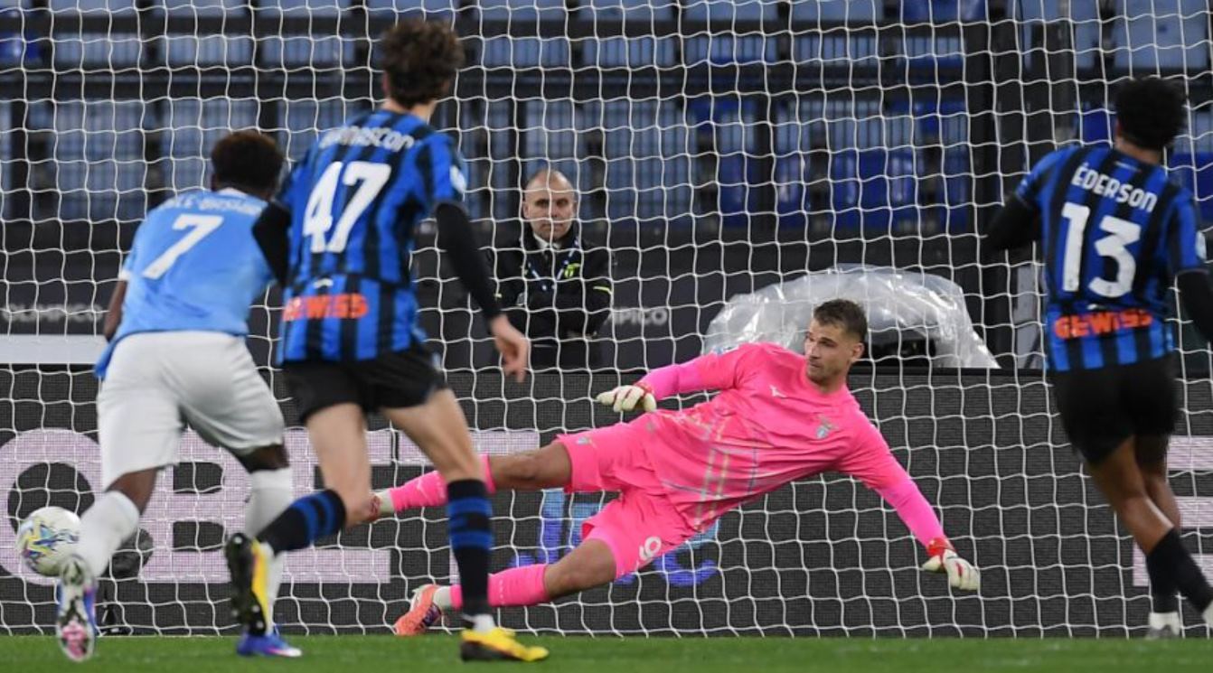 La Dea Taklukkan Olimpico! Menang 2-0 atas Lazio, Penalti Ederson dan Gol Zalewski Tentukan Hasil