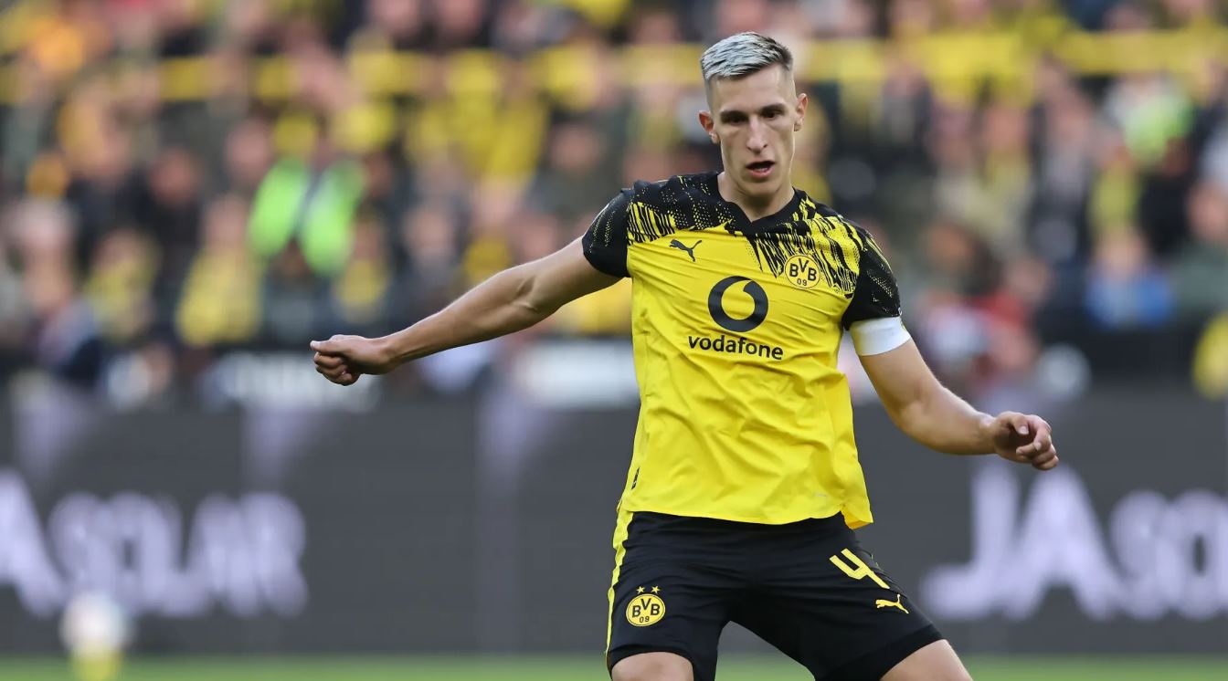 Liverpool Siap Tikung Red Devils Dalam Persaingan Transfer Bek Milik BvB