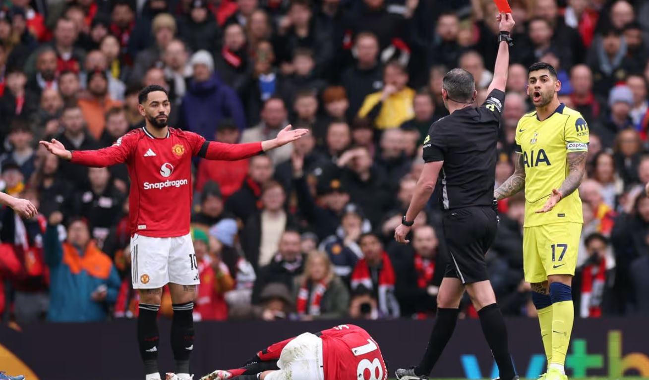Manchester United Menang 2-0 atas The Lilywhites di Old Trafford, Kartu Merah Romero Biangnya!