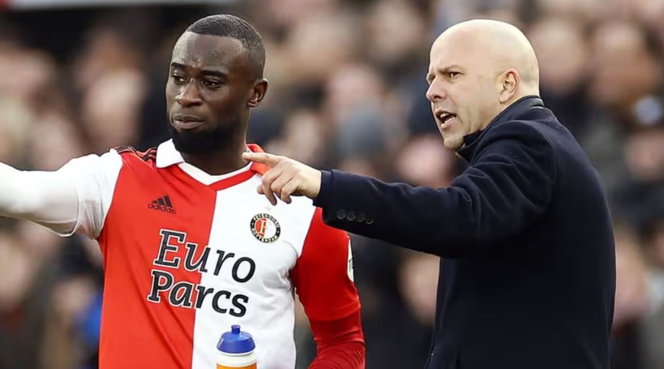 Transfer Darurat! Arne Slot Ngotot, Geertruida Bisa Bikin Liverpool Boncos!