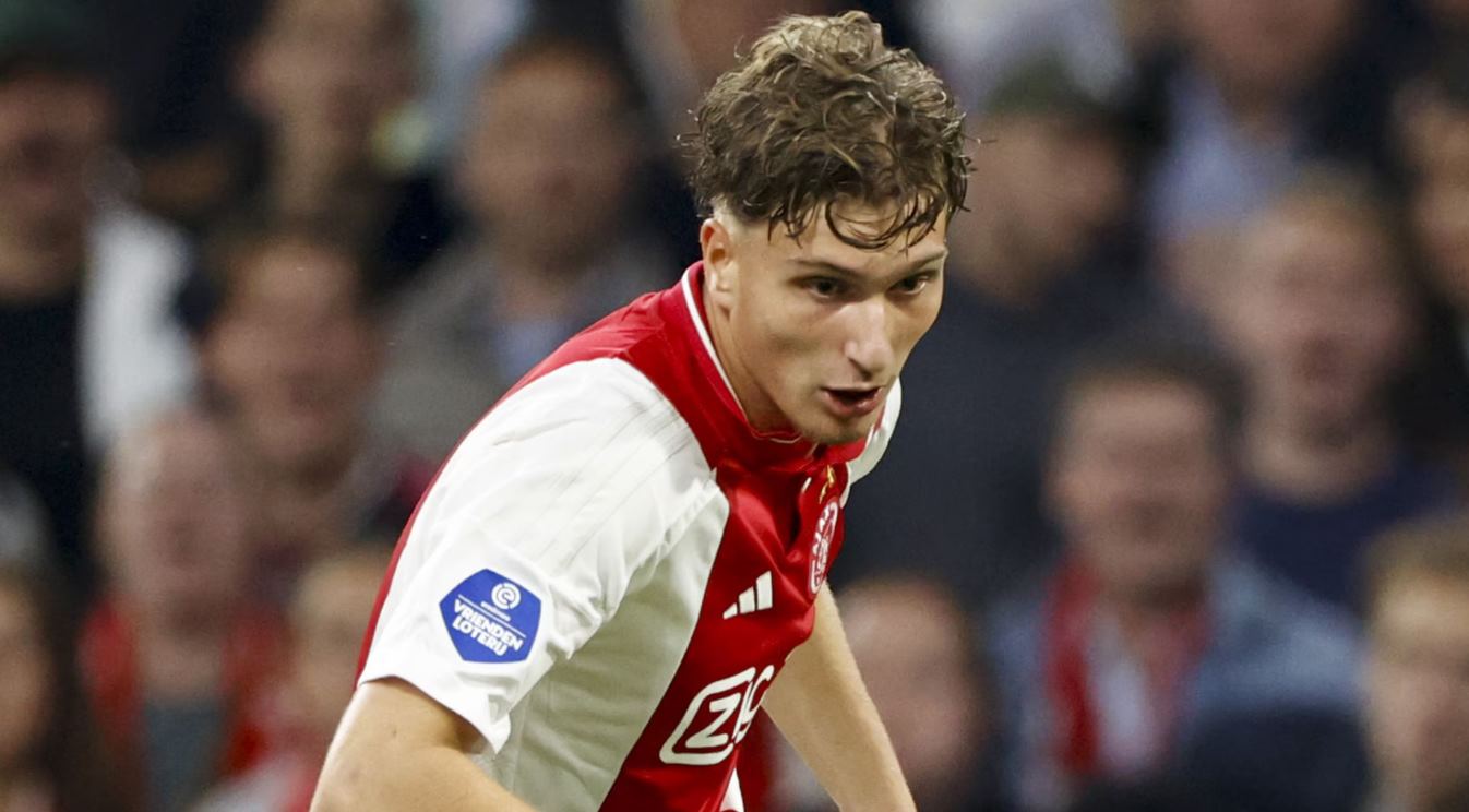 Siapa Sih Mika Godts? Winger Belgia Yang Buat Arsenal dan Barcelona Harus Sabar Menunggu