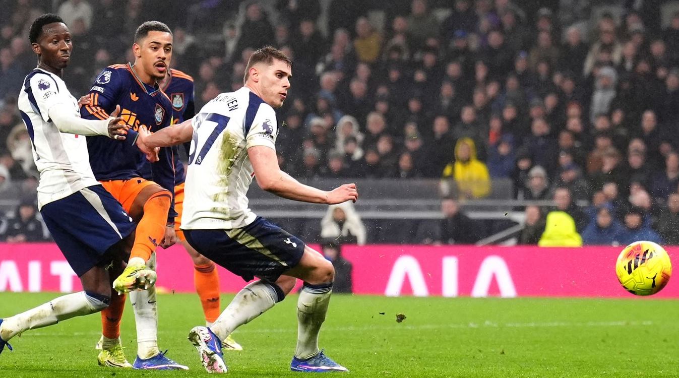 Kekalahan ke-15 Era Thomas Frank, Tottenham Kalah 1-2 dari The Magpies
