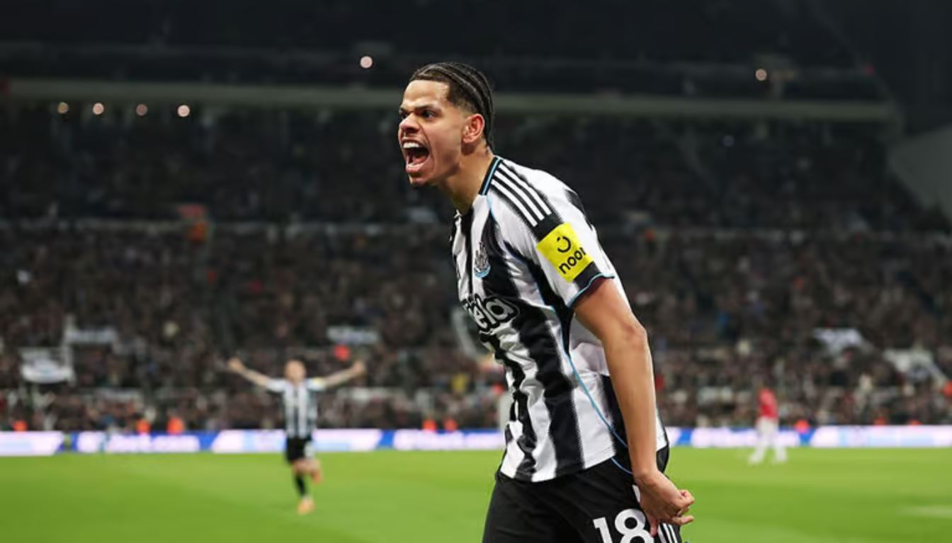 Man United Kalah 1-2, Sepuluh Pemain The Magpies Beri Kekalahan Pertama Carrick! Secara Memalukan!