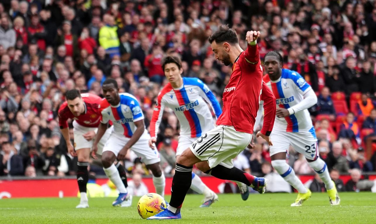 Manchester United Manfaatkan Penalti Kontroversial untuk Tundukkan The Eagles